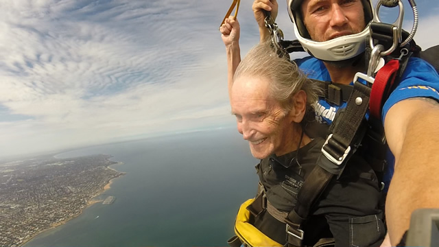 Skydiving Skydiving
