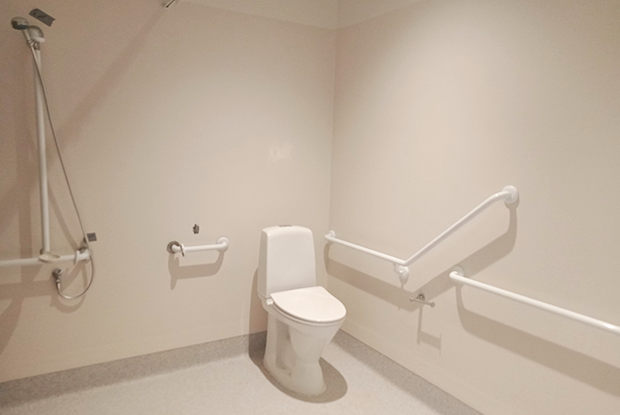 Jimmy Kennedy Shepp toilet